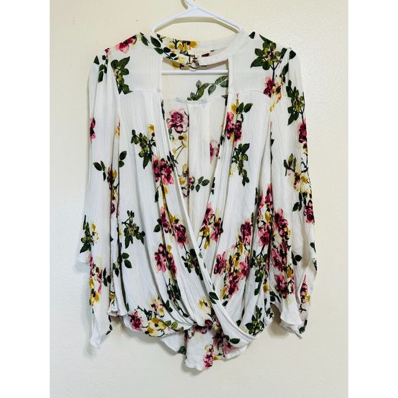 Oddy Women's Floral Wrap Blouse with Angel Sleeves and O Ring Collar Detail Sz S - Picture 2 of 5